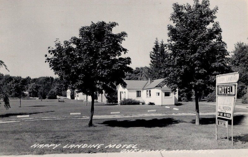 Green Buoy Resort (Happy Landings Resort) - Vintage Postcard (newer photo)